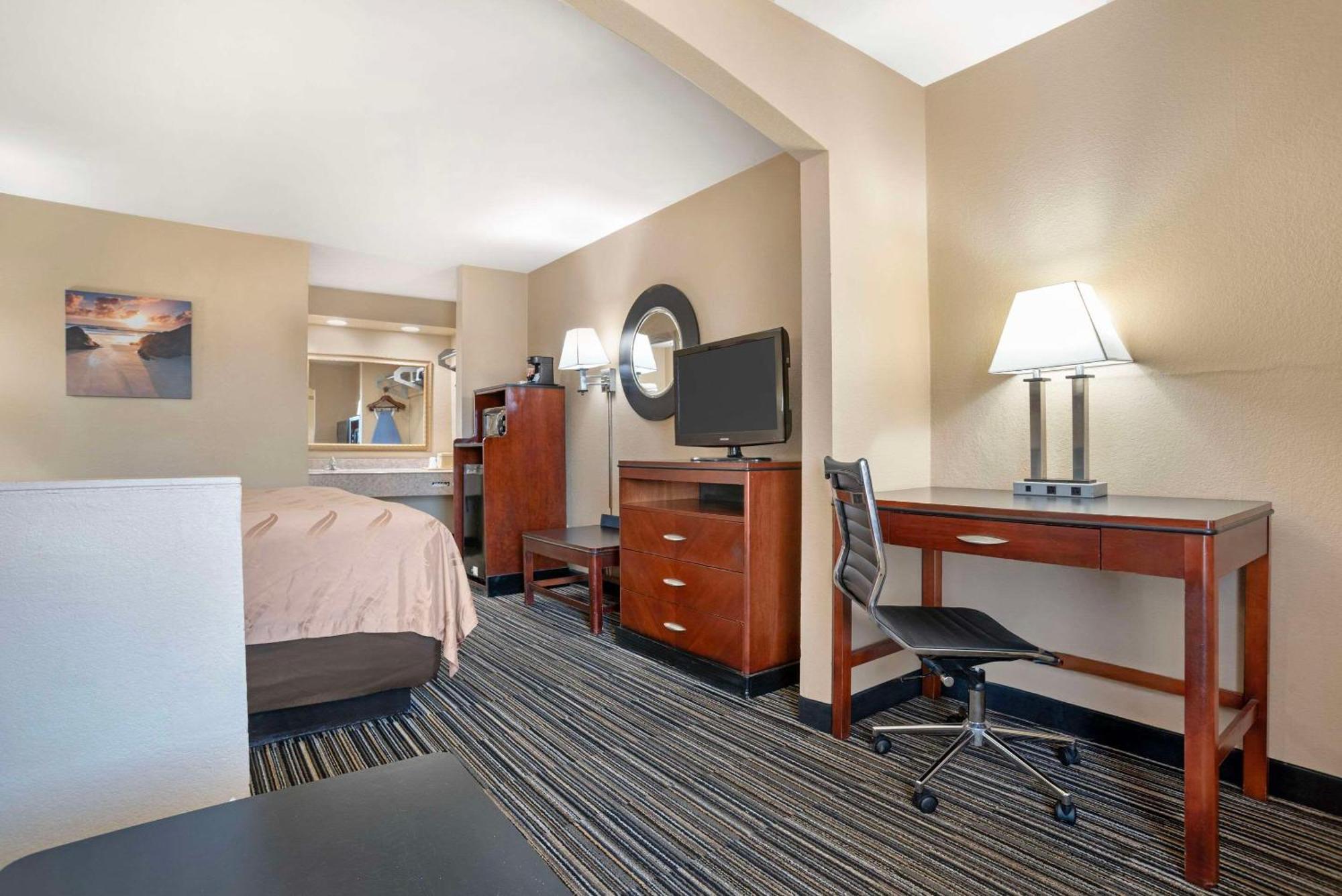 Quality Inn 2*
