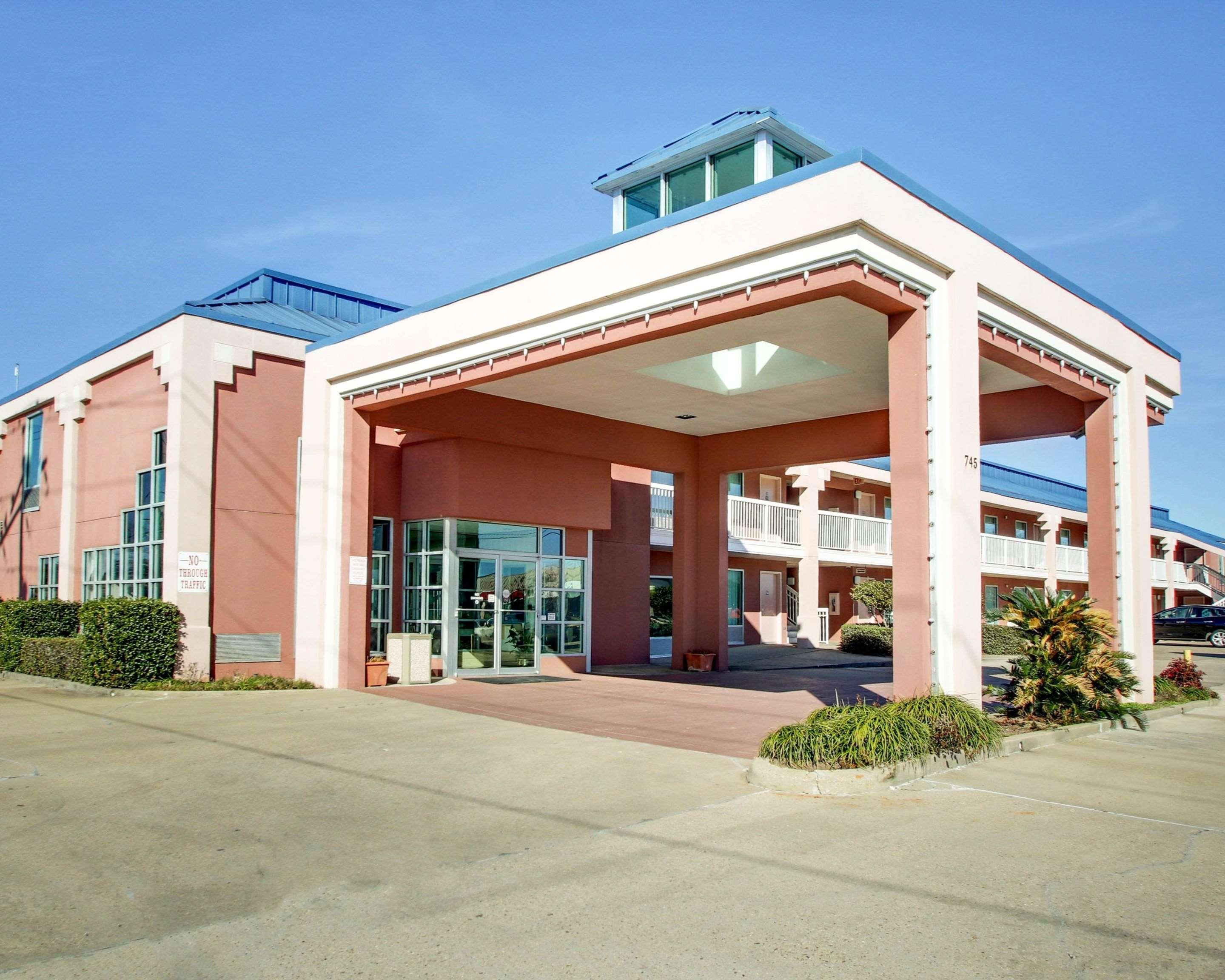 Quality Inn 2*